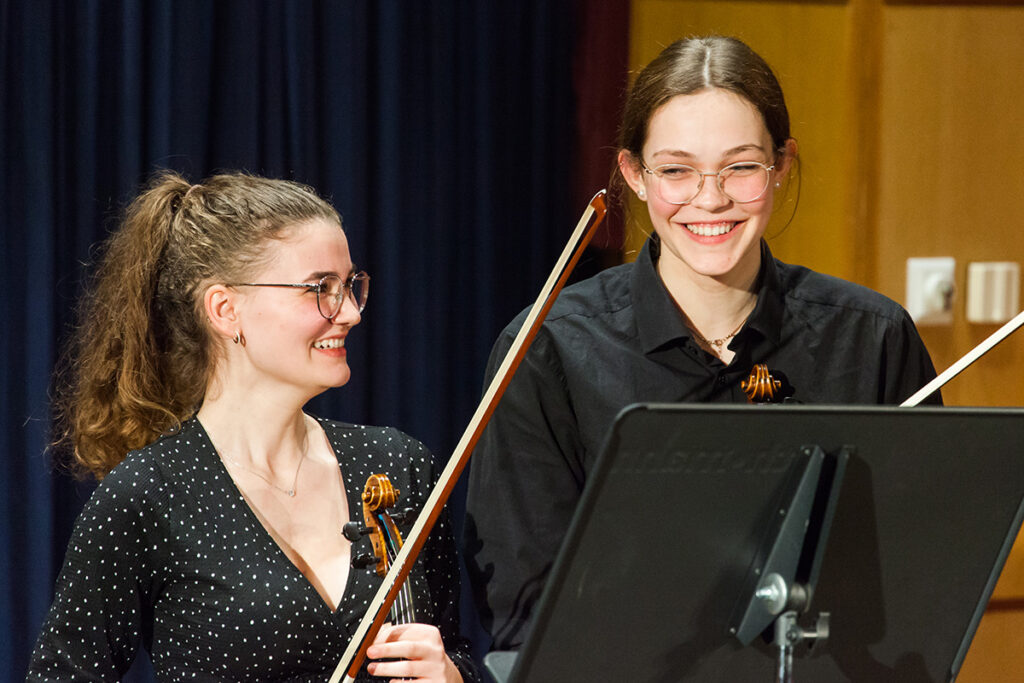 ... Mozarts Sonate in e-moll (KV 340).