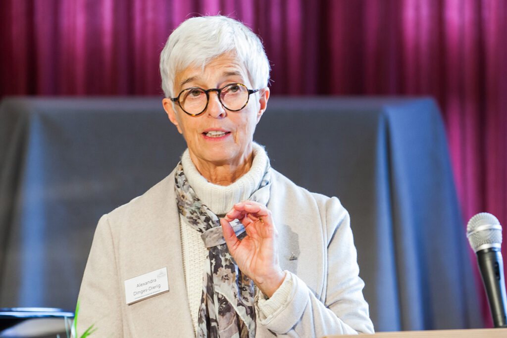 Die Vorstandsvorsitzende des Schulvereins, Senatorin a. D. Alexandra Dinges-Dierig, führte durch die Veranstaltung.