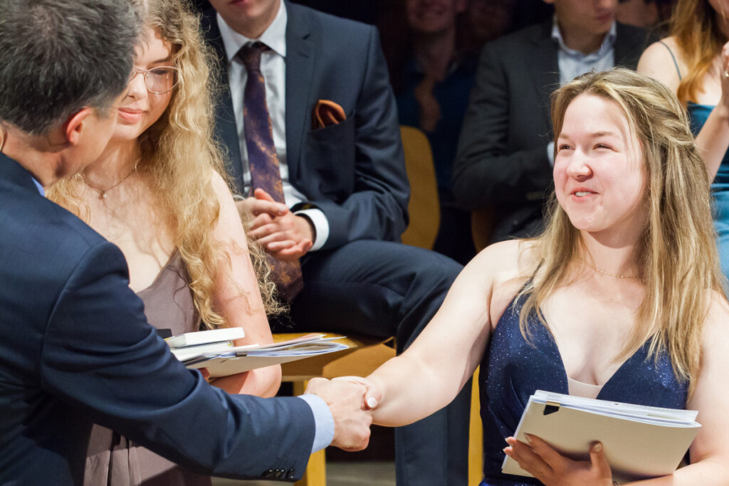 ... Marie-Luise Lehnert erzielt gar die Traumnote 1,0.