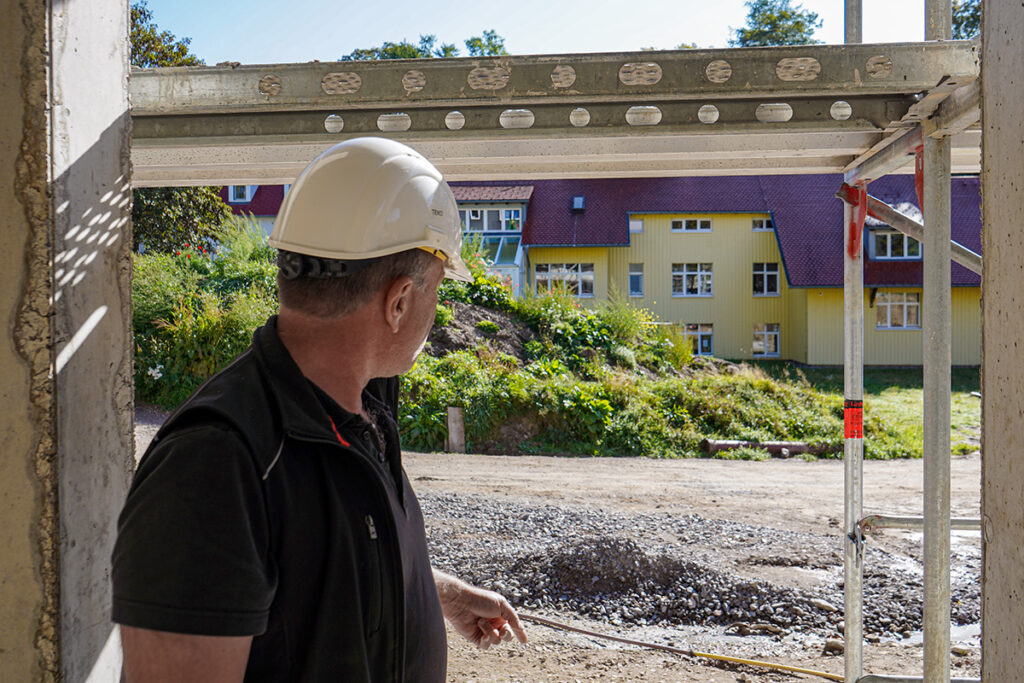 Blick zum Unterhaus aus dem Gartengeschoss