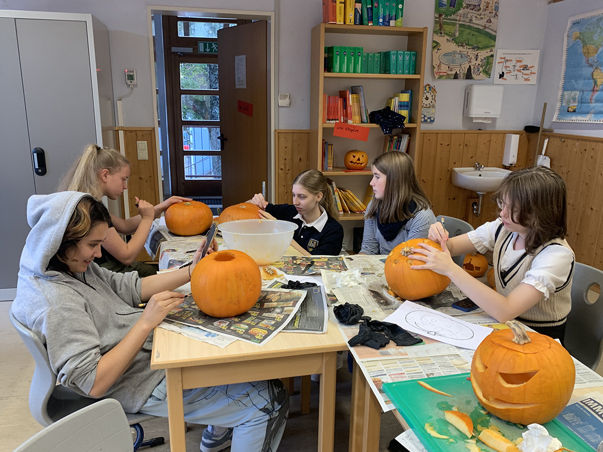 Leuchtende Kürbisse zu Halloween