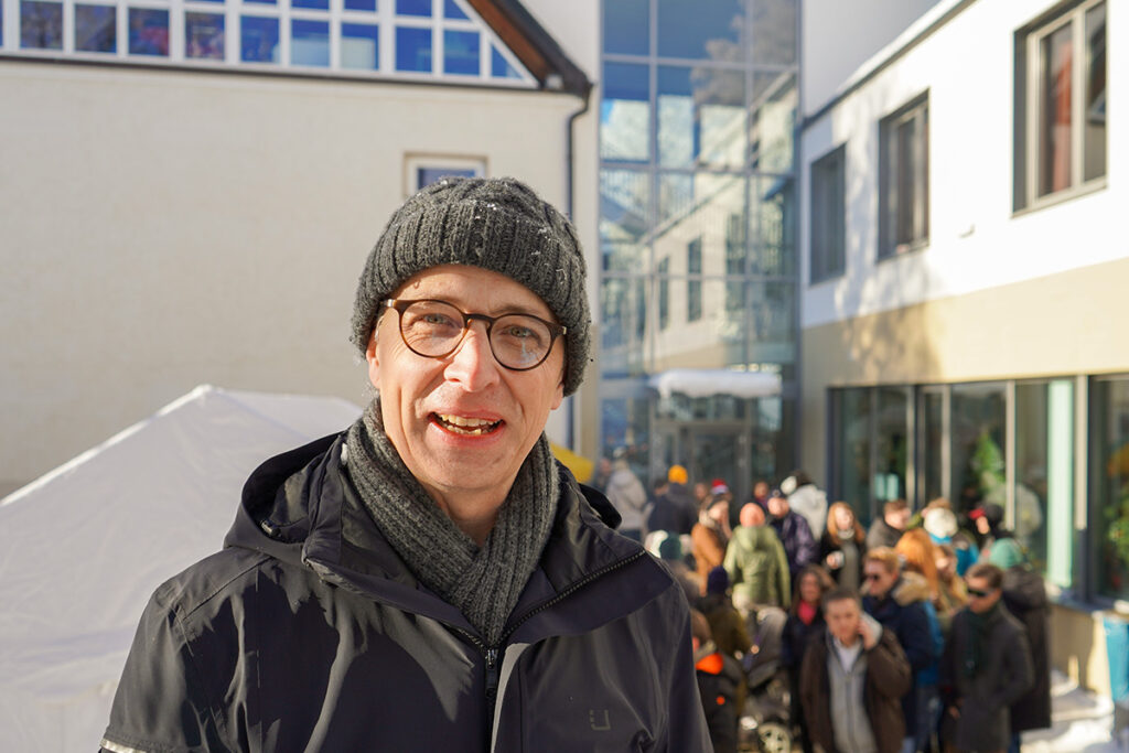 Auch Ex-Schulleiter Henrik Fass zog es zurück an seine alte Schule.