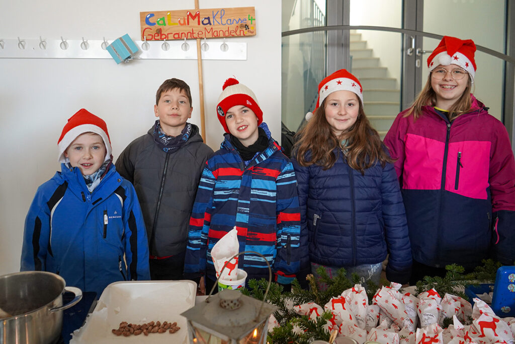 Schülerinnen und Schüler von der Caluma, der Carl-Ludwig-Magon-Schule in Breitnau, waren wieder mit Ihrem Stand auf dem Weihnachtsmarkt vertreten.