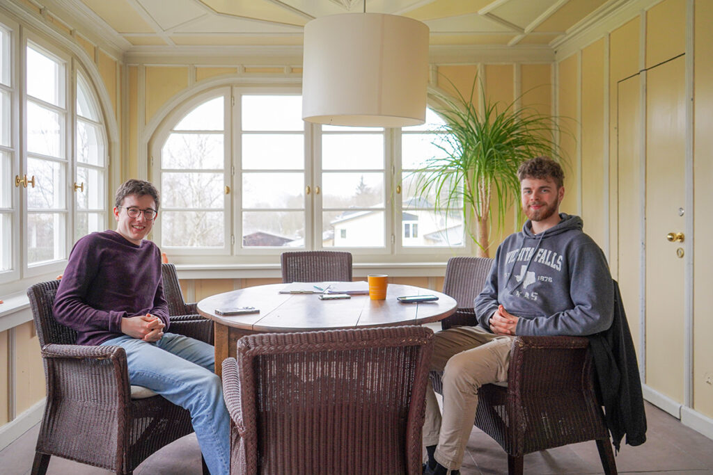 Neugierig auf  Unterschiede und aufgeschlossen für  Land und Leute soll man sein, wenn sich für das  Patenschaftsprogramm bewirbt, sagen Simon und Elias.