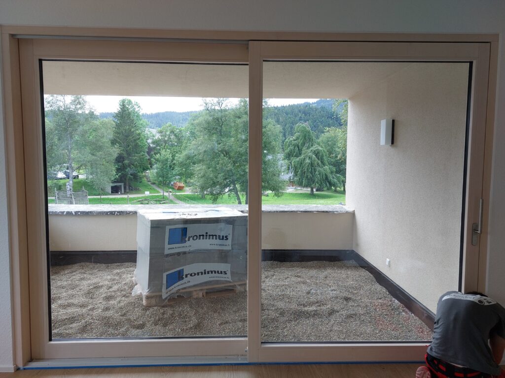 Blick vom Balkon der Erwachsenen-Wohnung im 1. OG