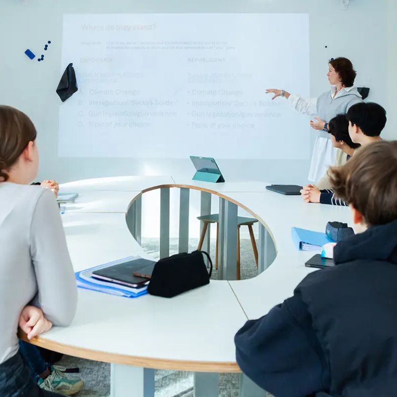 Schüler beim Unterricht im Birklehof zum Thema was kostet ein Internat