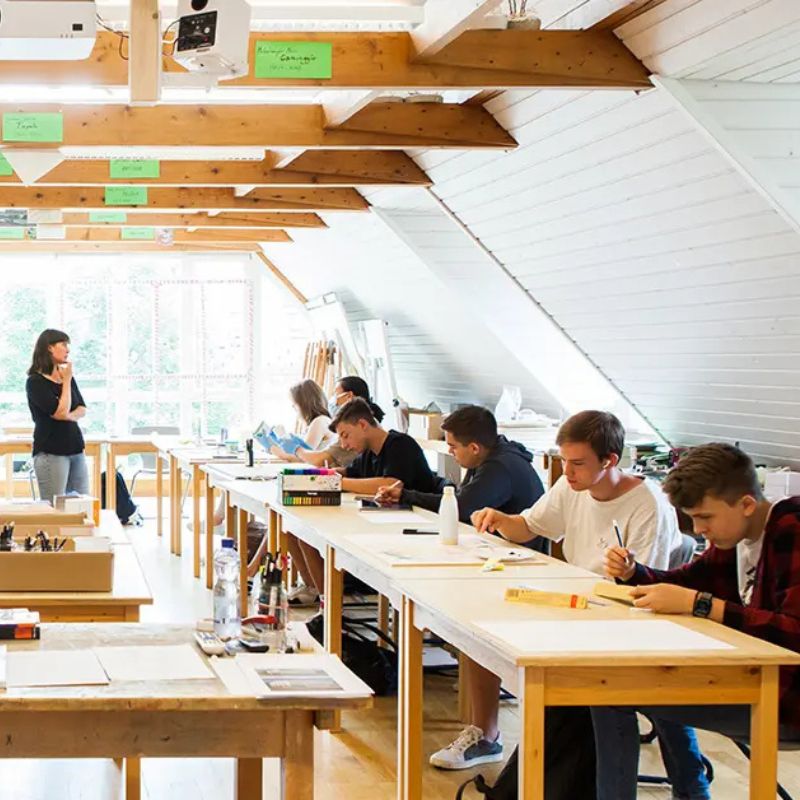 Kleine Klasse beim Unterrricht an der Privatschule Birklehof